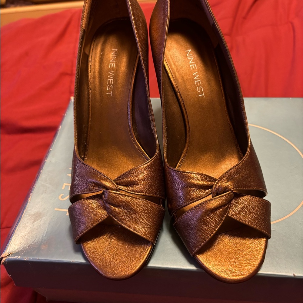 NINE WEST Womens Bronze Peep toed Wedge Heel. Size 6M
